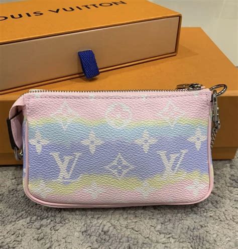 louis vuitton pochette piccola|louis vuitton escale mini pochette.